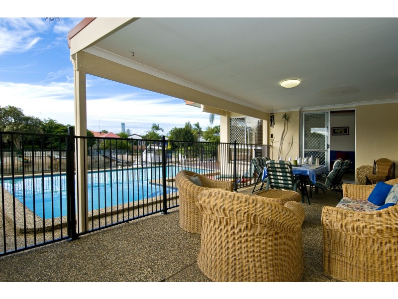 7 Sara Ave, Broadbeach Waters QLD 4218