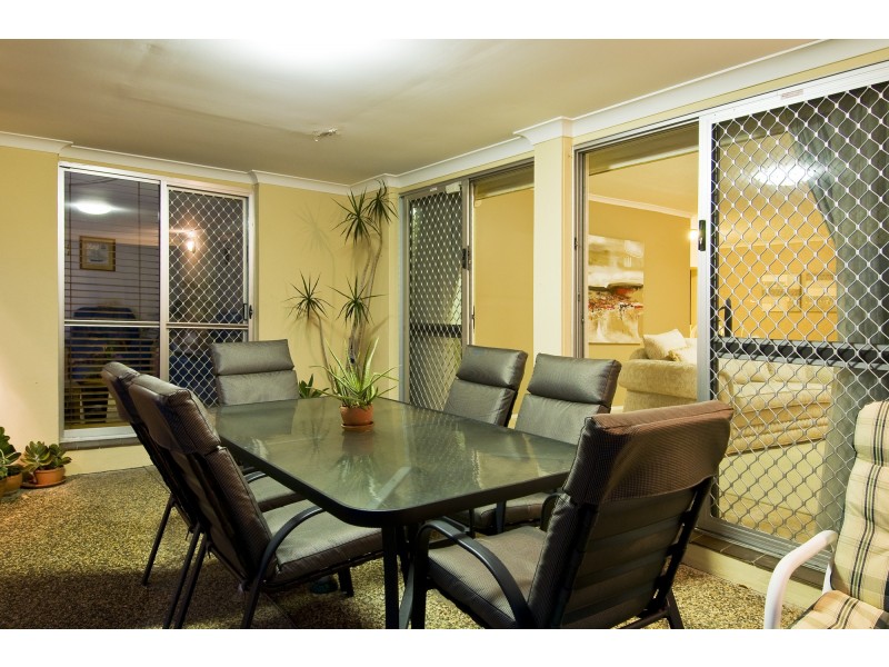 7 Sara Ave, Broadbeach Waters QLD 4218