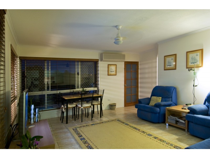 7 Sara Ave, Broadbeach Waters QLD 4218