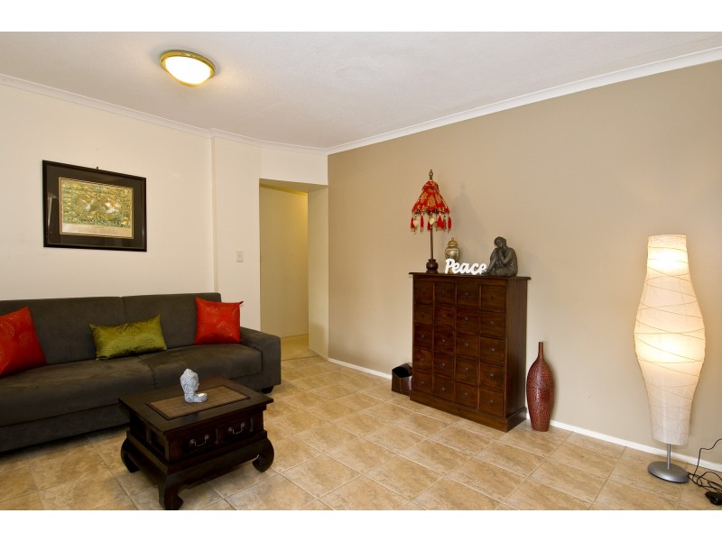 7 Sara Ave, Broadbeach Waters QLD 4218