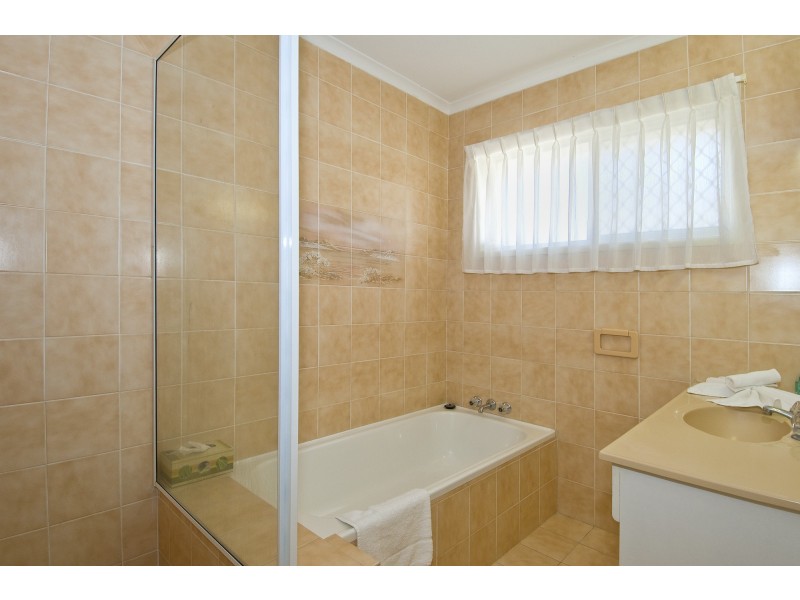 7 Sara Ave, Broadbeach Waters QLD 4218