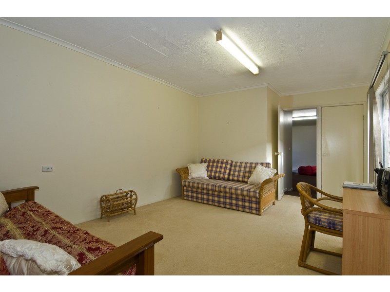 7 Sara Ave, Broadbeach Waters QLD 4218