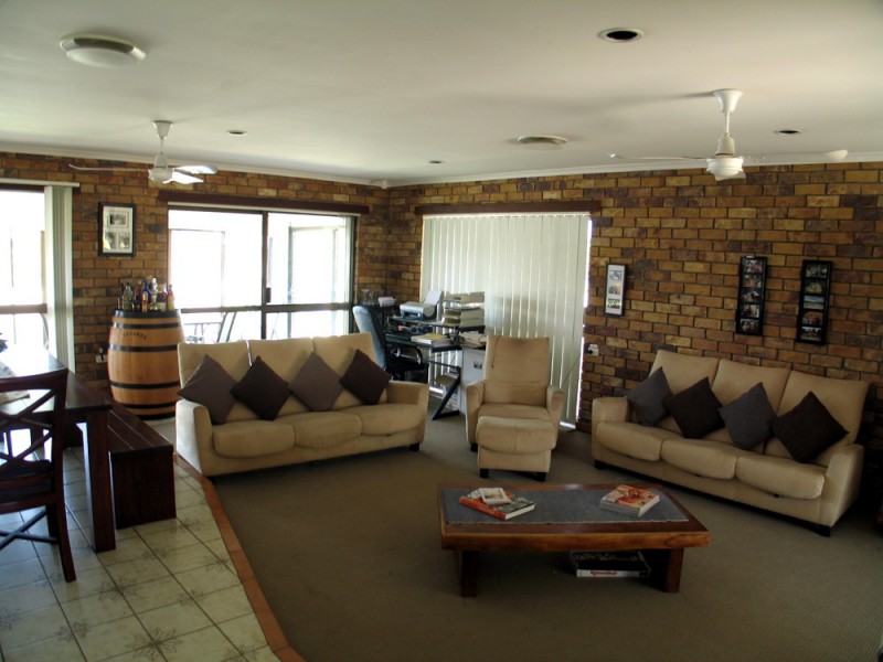 9 Grant Place, Broadbeach Waters QLD 4218