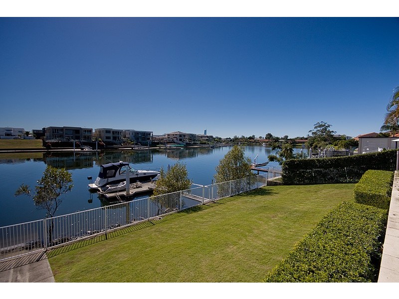 17 Namatjira Court, Broadbeach Waters QLD 4218