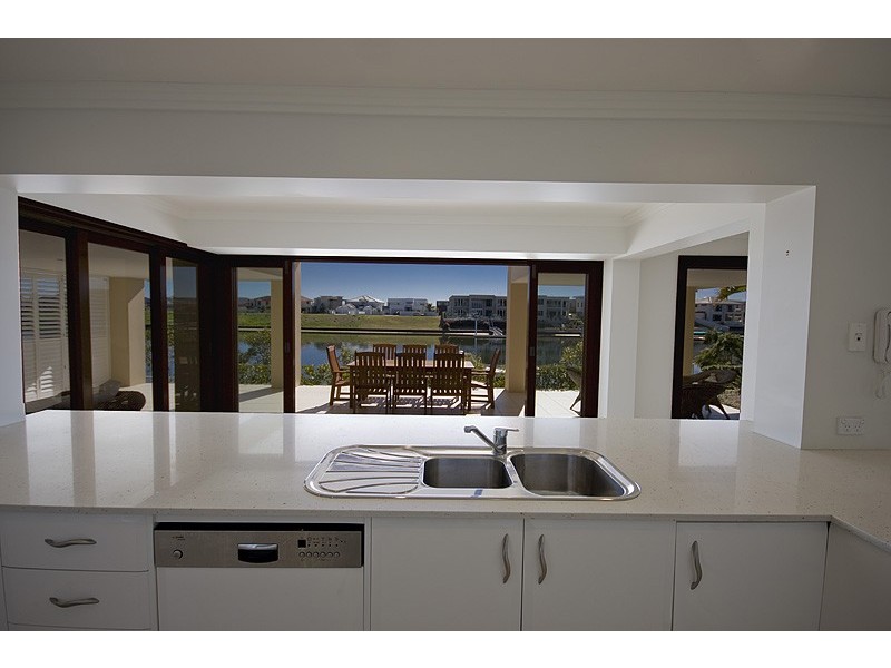 17 Namatjira Court, Broadbeach Waters QLD 4218