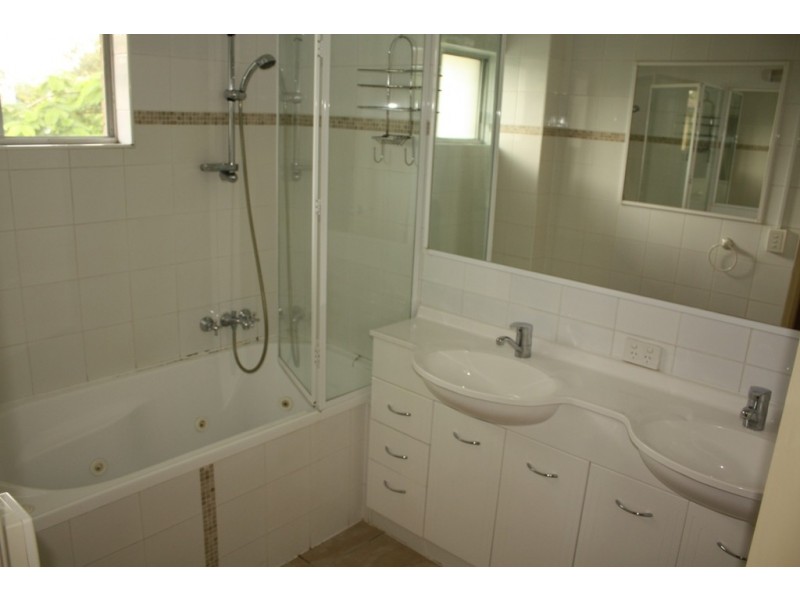 4.44 Chelsea Ave, Broadbeach QLD 4218