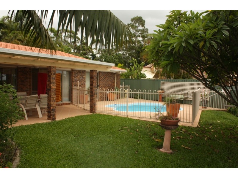 11 Indooroopilly Dr, Robina QLD 4226