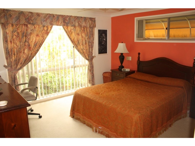 11 Indooroopilly Dr, Robina QLD 4226