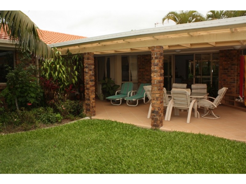 11 Indooroopilly Dr, Robina QLD 4226