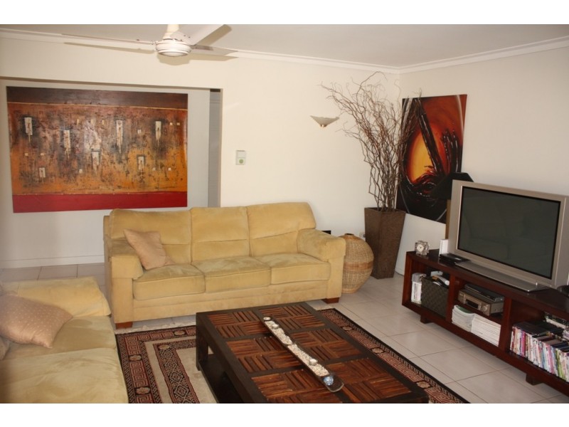 8 Park Avenue, Broadbeach Waters QLD 4218