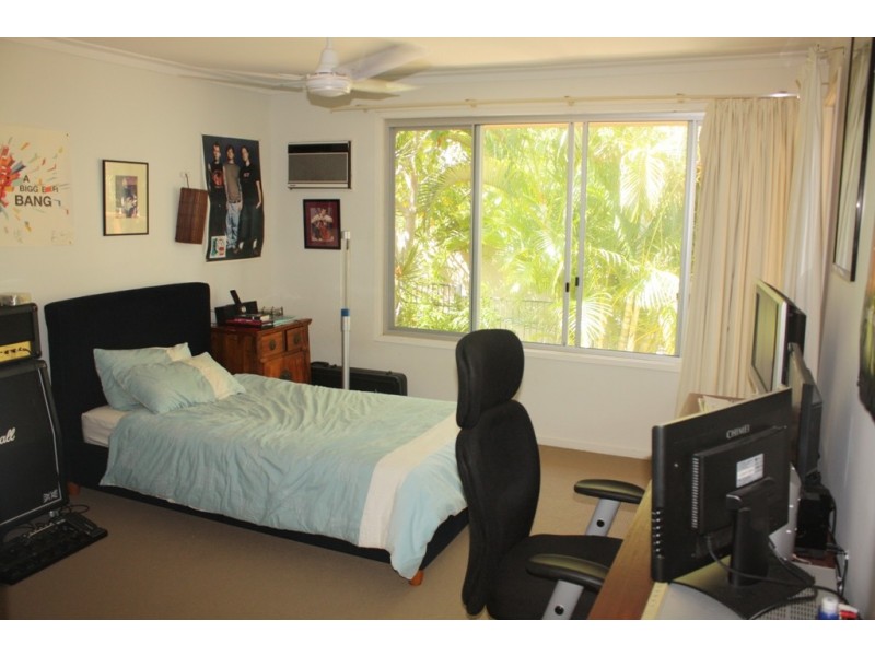 8 Park Avenue, Broadbeach Waters QLD 4218