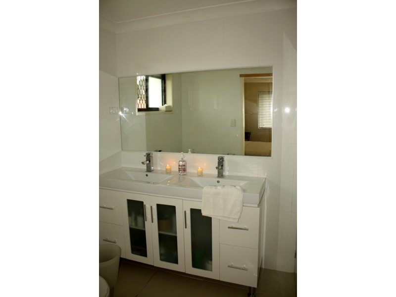 14  SIGATOKA PL, Clear Island Waters QLD 4226