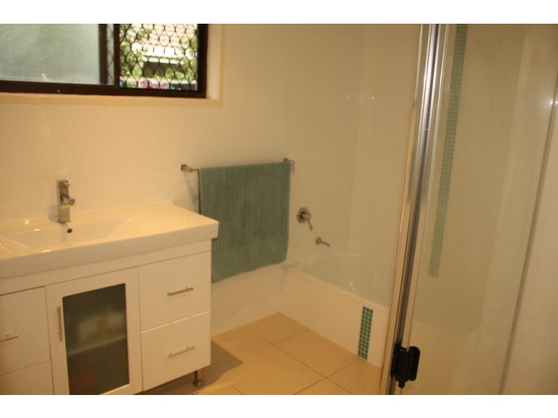 14  SIGATOKA PL, Clear Island Waters QLD 4226
