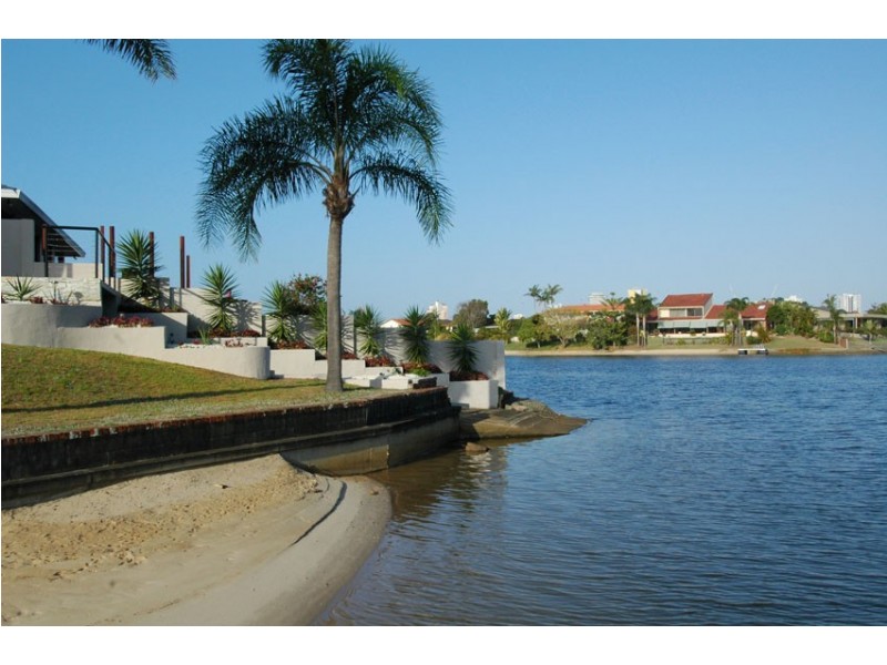 9 Moola Court, Broadbeach Waters QLD 4218