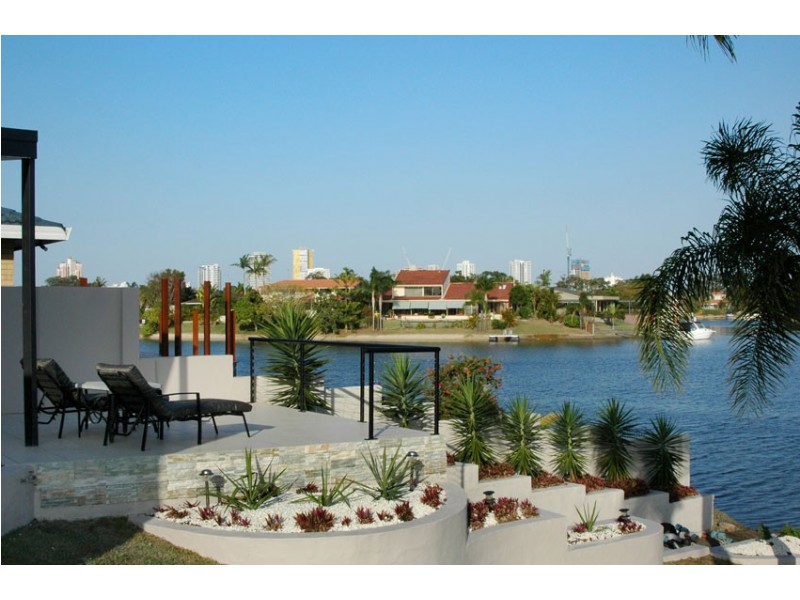 9 Moola Court, Broadbeach Waters QLD 4218