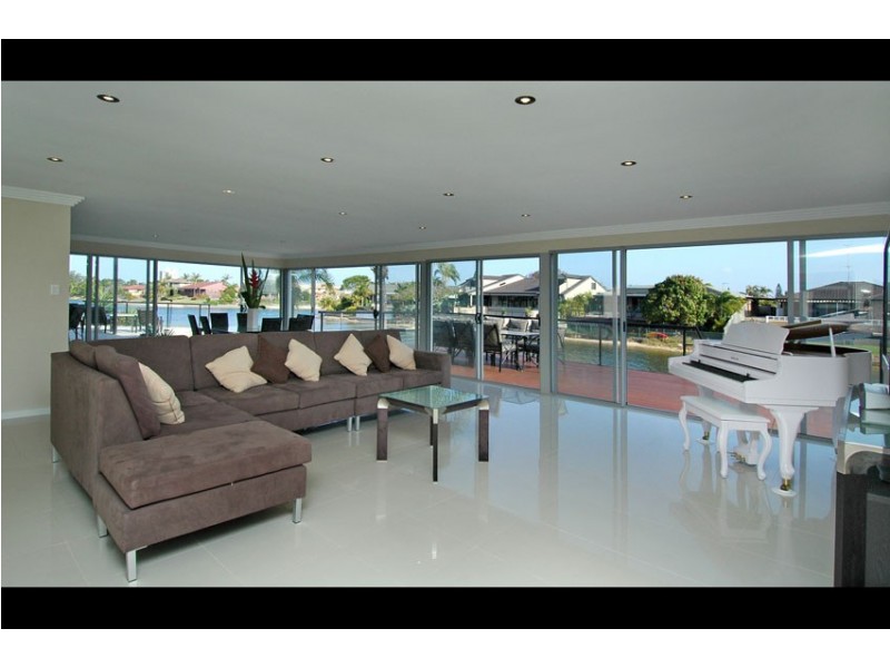 9 Moola Court, Broadbeach Waters QLD 4218