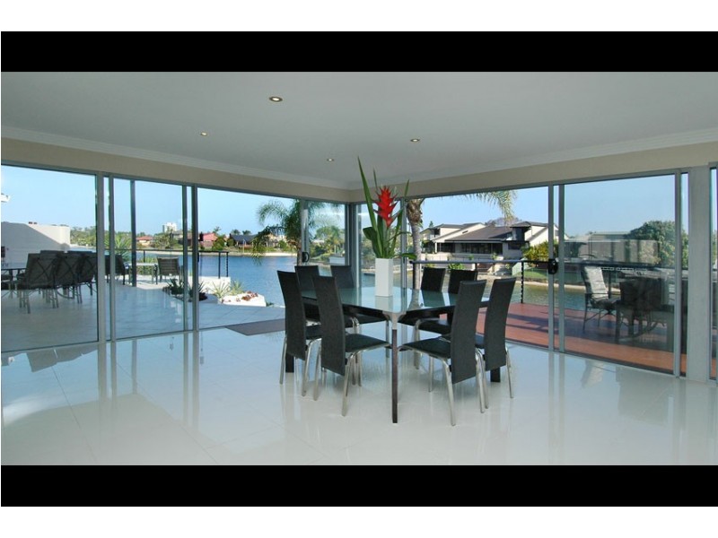 9 Moola Court, Broadbeach Waters QLD 4218