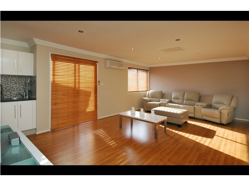 9 Moola Court, Broadbeach Waters QLD 4218