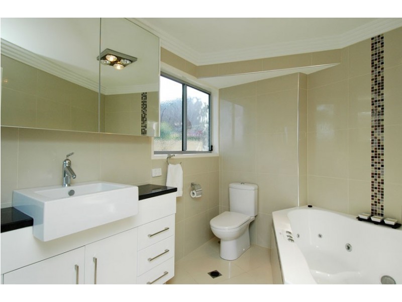 9 Moola Court, Broadbeach Waters QLD 4218