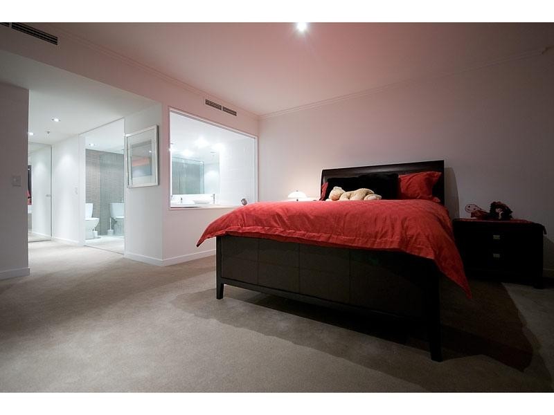 Broadbeach Waters QLD 4218