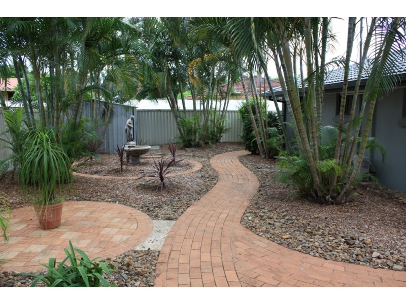 16 Tekapo St, Broadbeach Waters QLD 4218