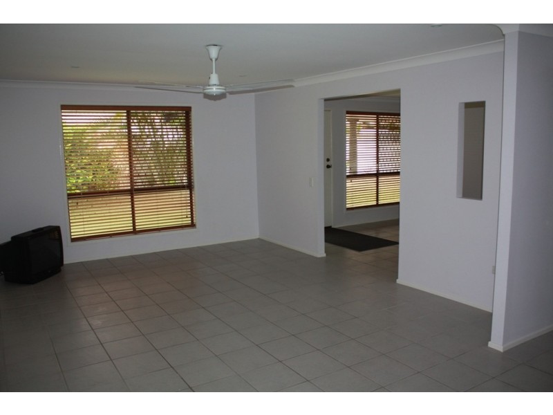 16 Tekapo St, Broadbeach Waters QLD 4218