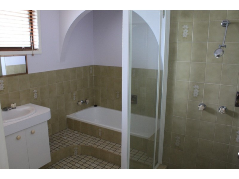 16 Tekapo St, Broadbeach Waters QLD 4218