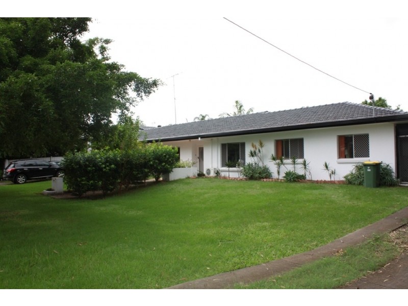 67 Clear Island Road, Broadbeach Waters QLD 4218