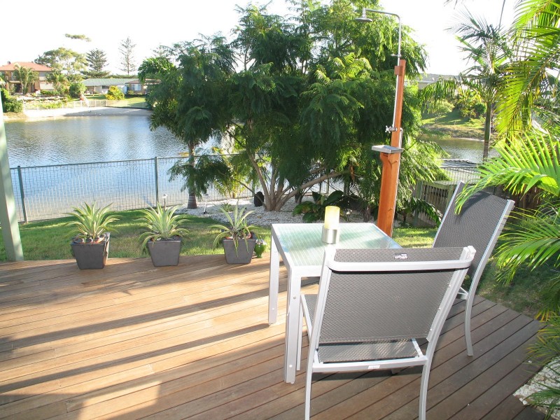 20 Verdichio Ave, Mermaid Waters QLD 4218