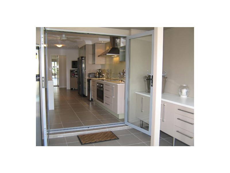 20 Verdichio Ave, Mermaid Waters QLD 4218