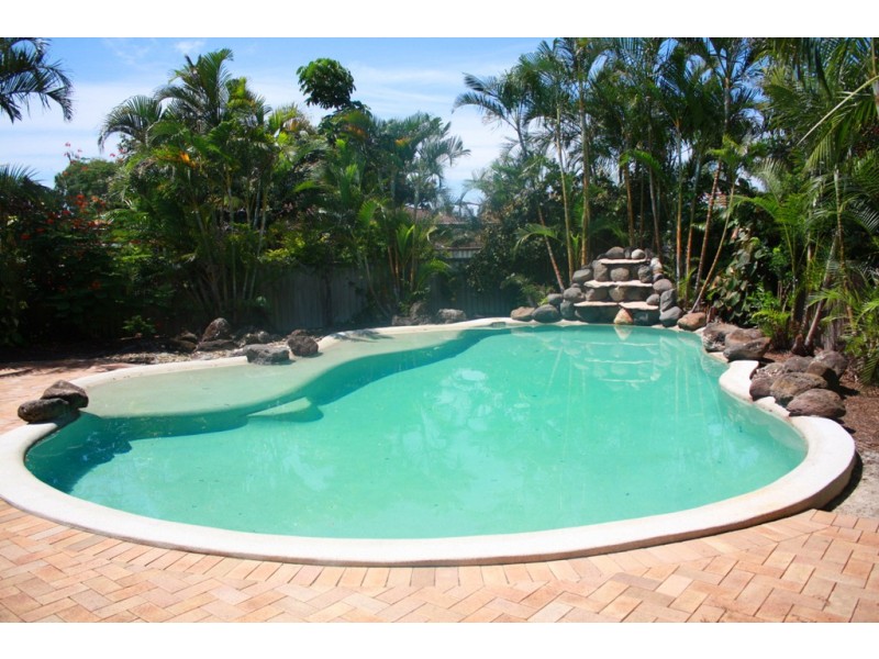 4  Fairsky Ave, Mermaid Waters QLD 4218