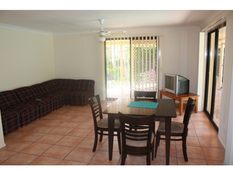 4  Fairsky Ave, Mermaid Waters QLD 4218