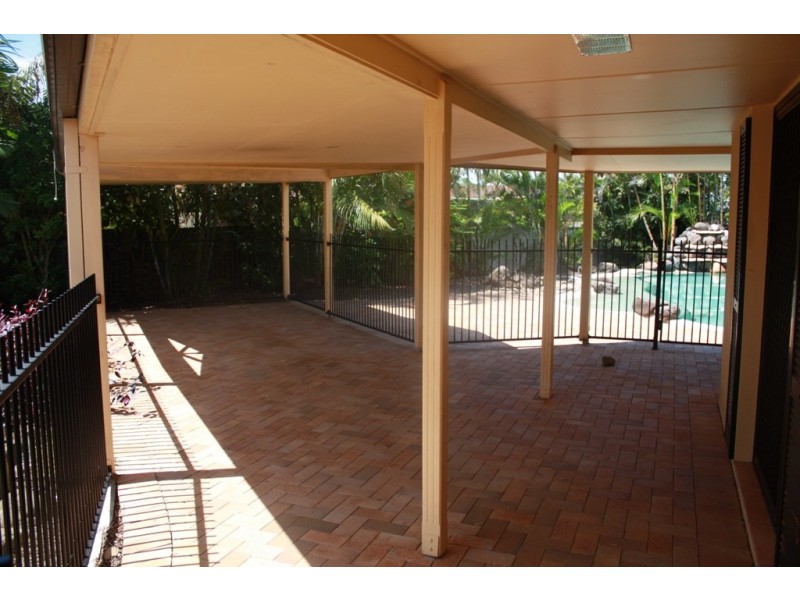 4  Fairsky Ave, Mermaid Waters QLD 4218