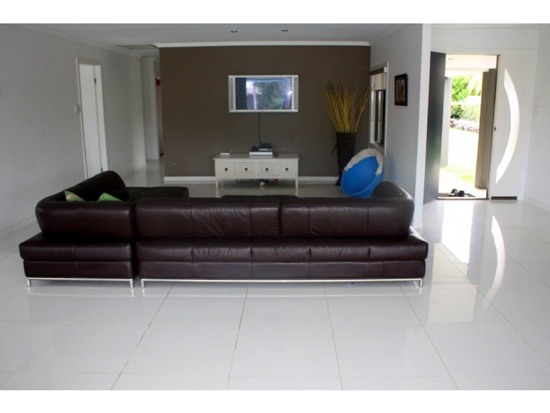 9 SHERIDAN PARK AVE, Broadbeach Waters QLD 4218