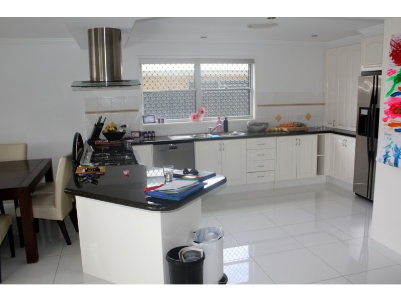 9 SHERIDAN PARK AVE, Broadbeach Waters QLD 4218