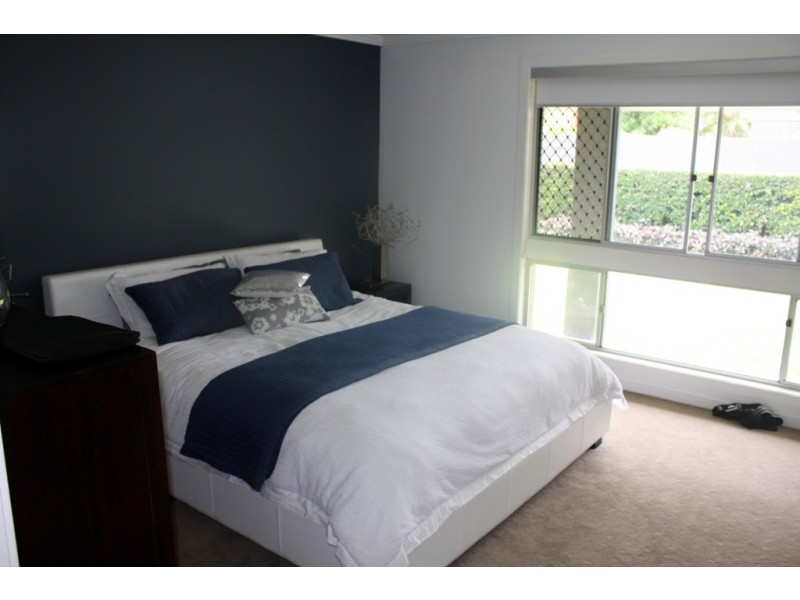 9 SHERIDAN PARK AVE, Broadbeach Waters QLD 4218