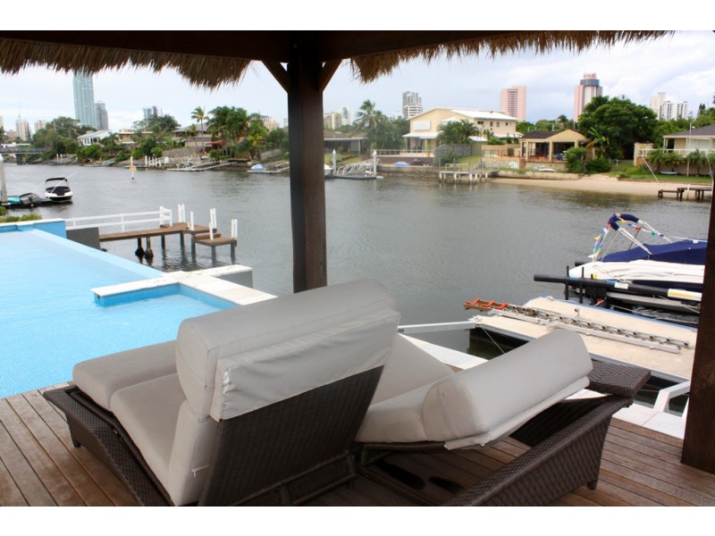 9 SHERIDAN PARK AVE, Broadbeach Waters QLD 4218