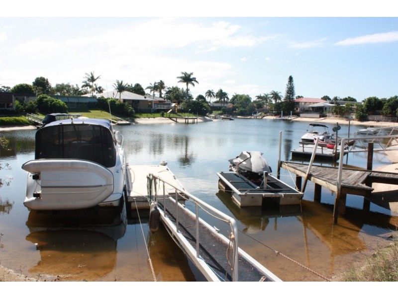 25  Lakeside Ave, Broadbeach Waters QLD 4218