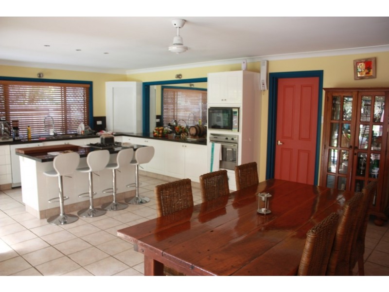 25  Lakeside Ave, Broadbeach Waters QLD 4218