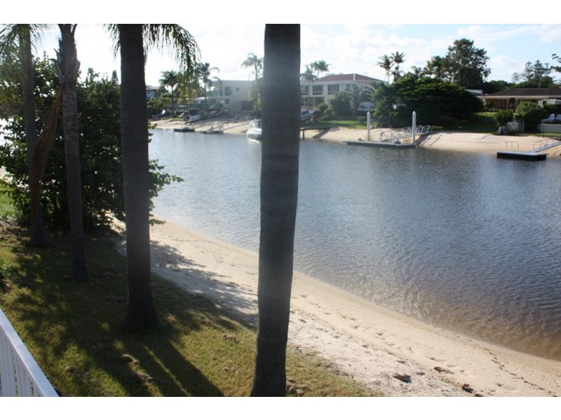 12 Rosemont Ave, Broadbeach Waters QLD 4218