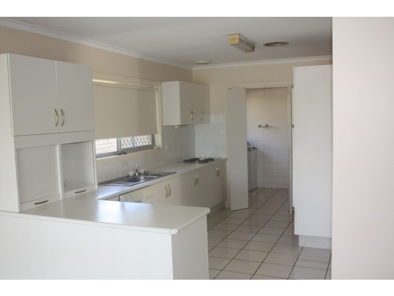 12 Rosemont Ave, Broadbeach Waters QLD 4218