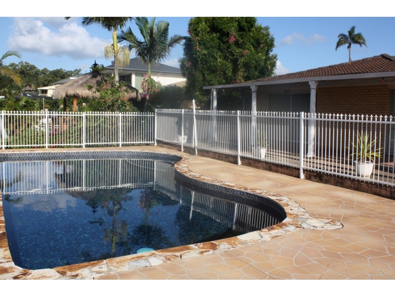 12 Rosemont Ave, Broadbeach Waters QLD 4218