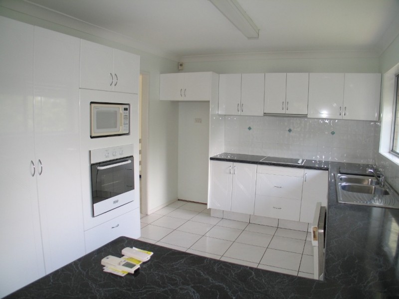 25 ALLAMBI AVE, Broadbeach Waters QLD 4218