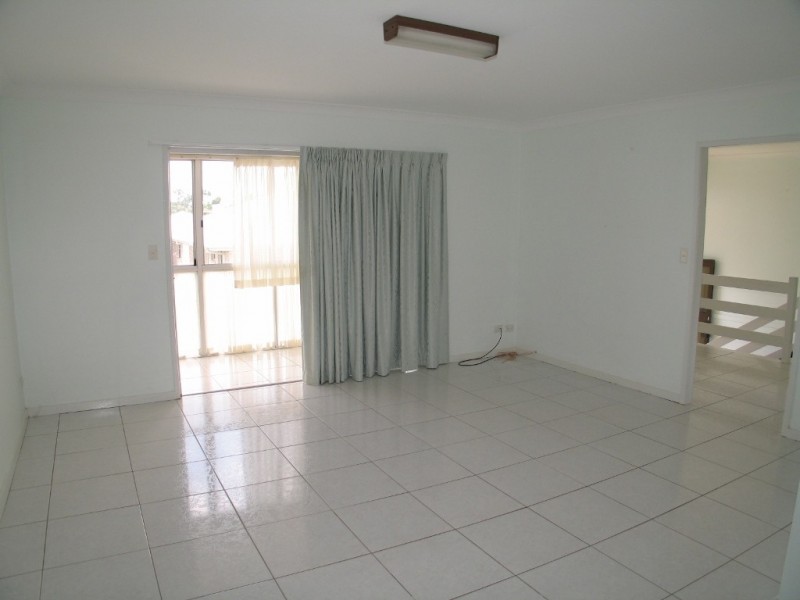 25 ALLAMBI AVE, Broadbeach Waters QLD 4218