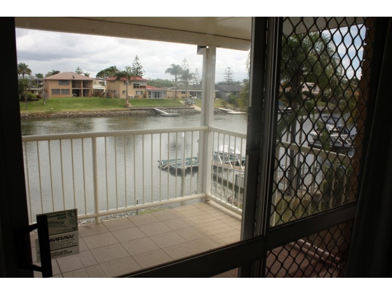 25 ALLAMBI AVE, Broadbeach Waters QLD 4218