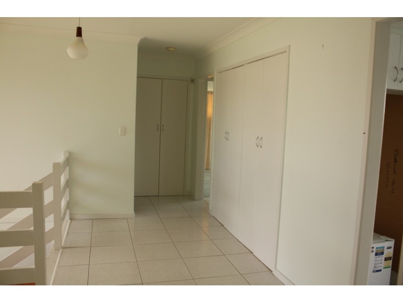 25 ALLAMBI AVE, Broadbeach Waters QLD 4218