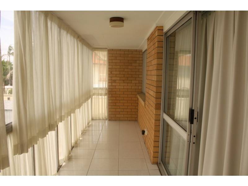 25 ALLAMBI AVE, Broadbeach Waters QLD 4218