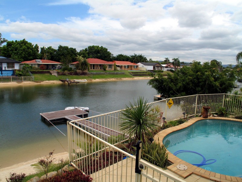 8 Huon St, Broadbeach Waters QLD 4218