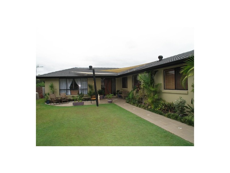 8 Huon St, Broadbeach Waters QLD 4218