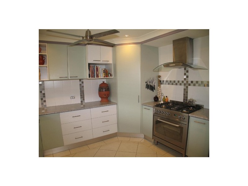 8 Huon St, Broadbeach Waters QLD 4218